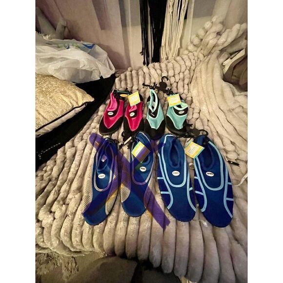 Lot of three men’s and women’s stretchy water/swim, bathing shoes - Picture 1 of 4